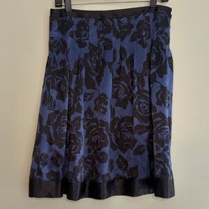 S5A Size 8 100% Silk Black Blue Floral Rose Pleated A-Line Skirt Saks Fifth Ave